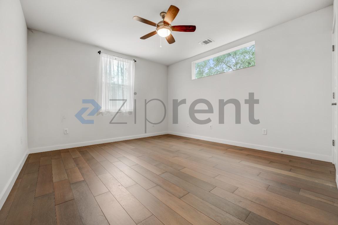 Building Photo - Unit A