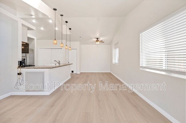 Building Photo - 39149 Rising Hill Dr