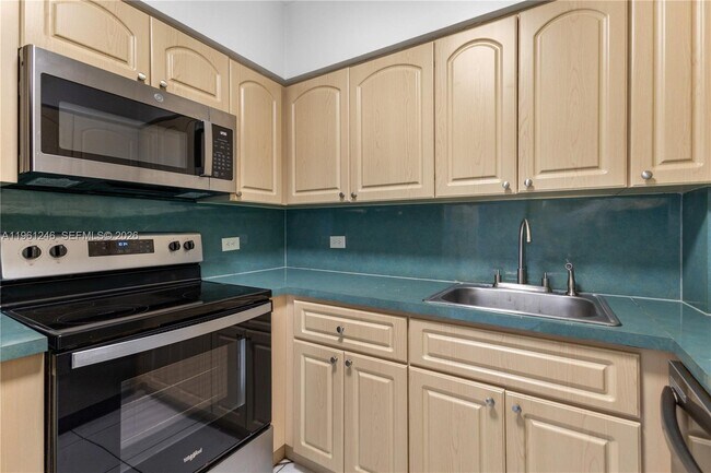 Building Photo - 7441 Wayne Ave