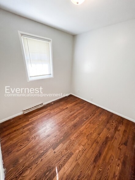 Building Photo - 1359 Cove Ln