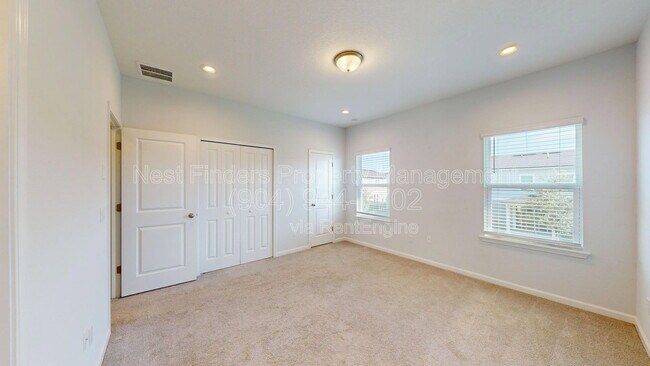 Building Photo - 215 Pine Bluff Dr