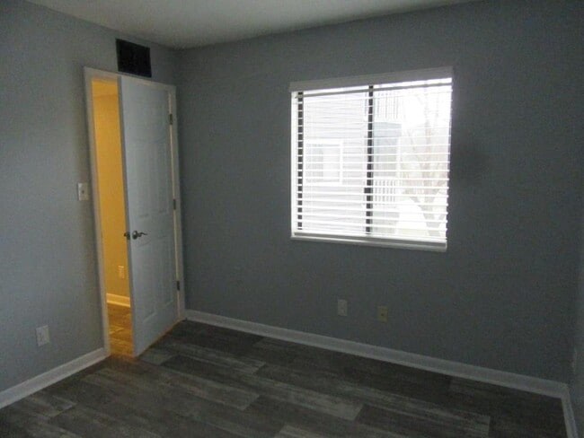 Building Photo - 10174 Beach Dr SW