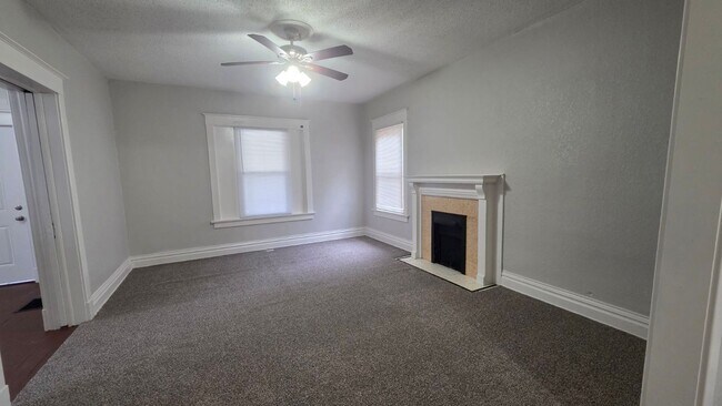 Building Photo - 3 BR/1BA | Newly Renovated Single Family Home | Great backyard | In Kansas City!