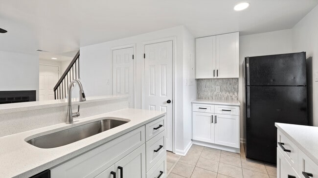 Building Photo - 4389 Pembrook Village Dr
