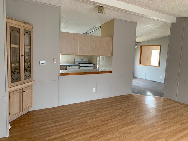 Building Photo - 207 S Ash St