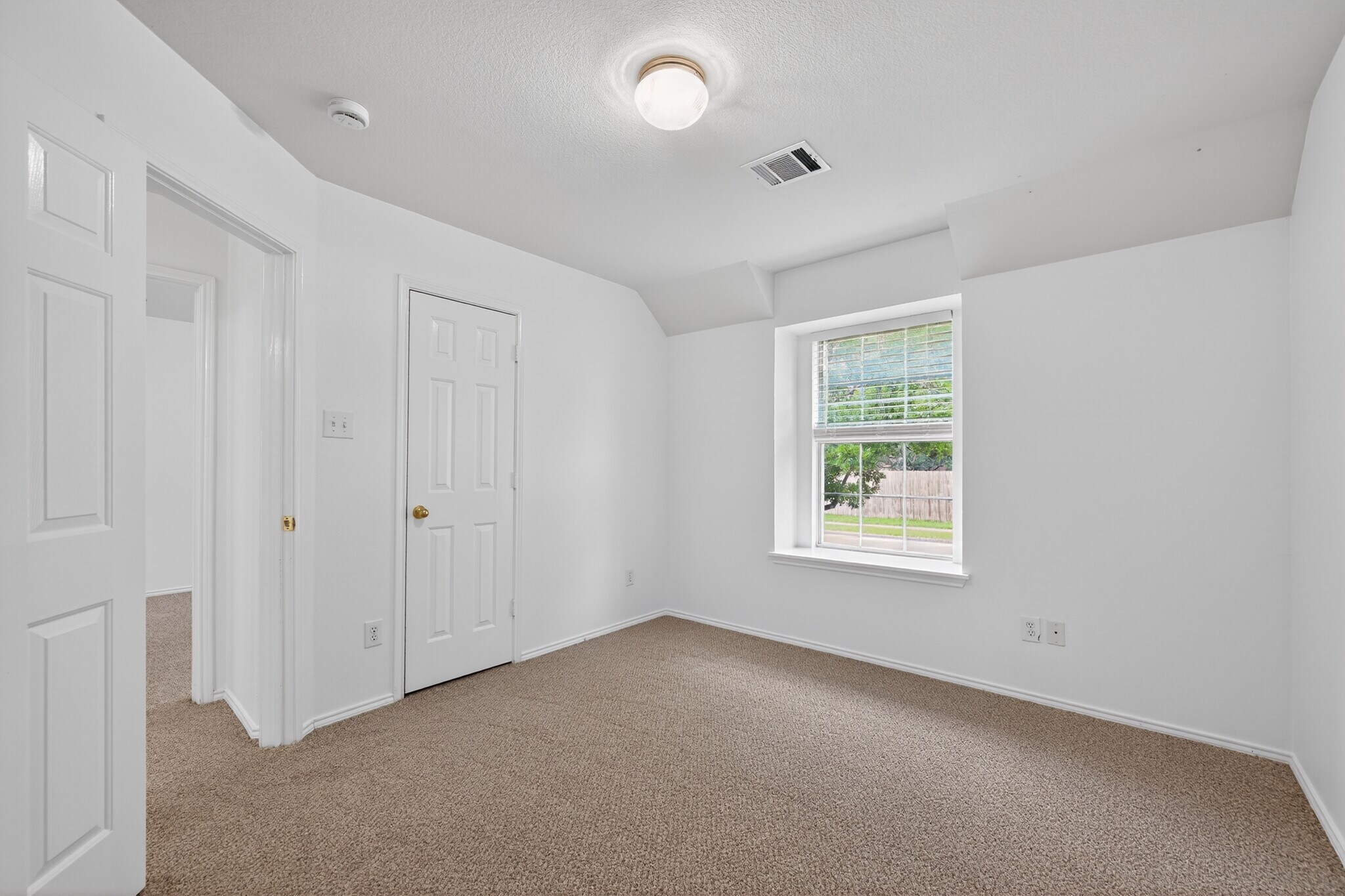 Building Photo - 2125 Elm Falls Pl