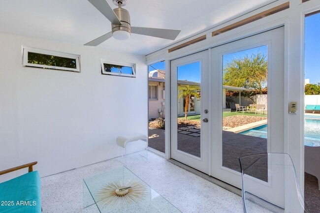 Building Photo - 421 N Evergreen St