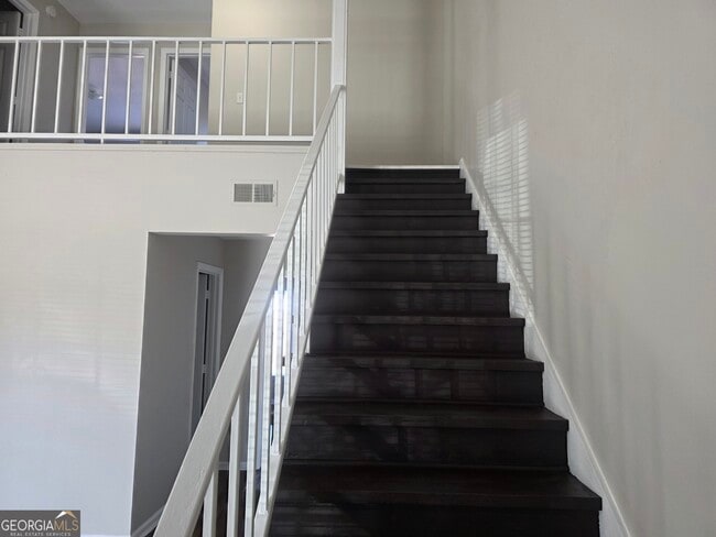 Building Photo - 230 Lanier Dr