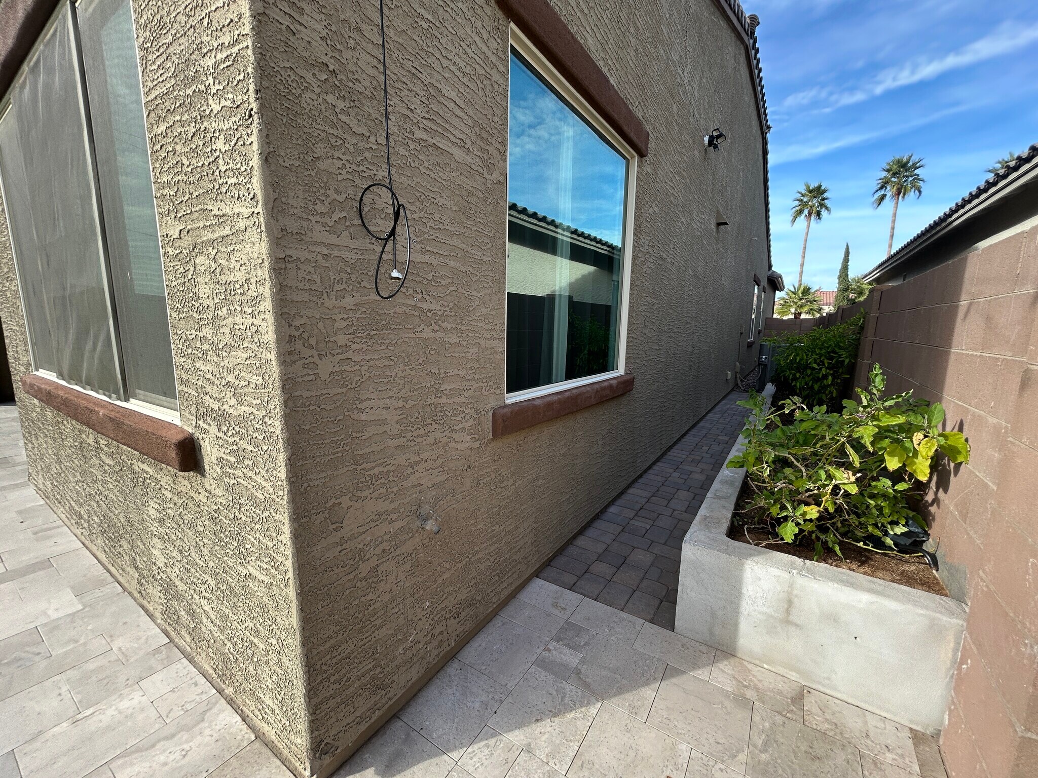 Building Photo - 8731 W Wagon Wheel Dr