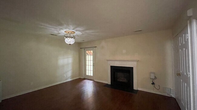 Building Photo - 4 Bed Townhome in South Stafford