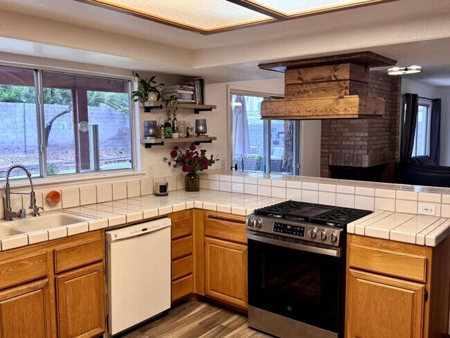 Building Photo - 431 Ackerman Ln