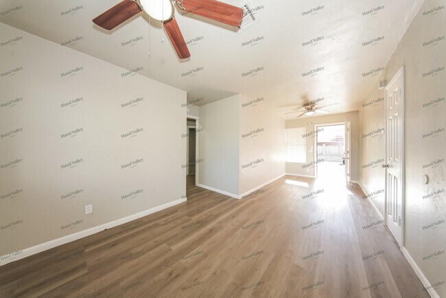 Building Photo - 5910 S Ross Ave