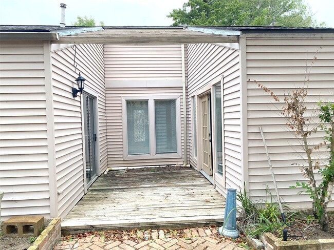 Building Photo - 1103 Forest Home Dr