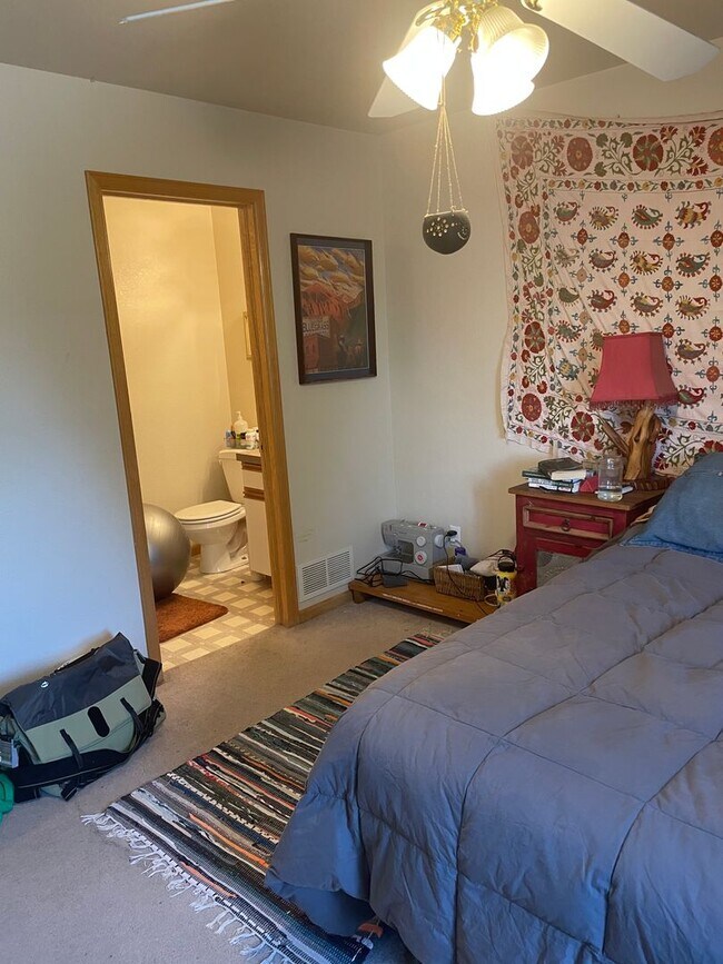 Building Photo - Beautiful 3 Bed, 3 1/2 Bath Townhome in Northwest Fort Collins!