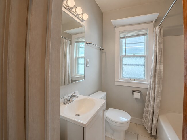 Building Photo - 2572 N 66th St