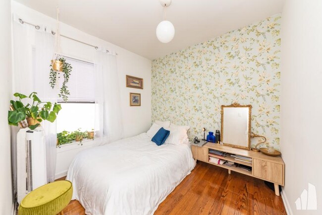 Building Photo - 1 bedroom in Chicago IL 60657