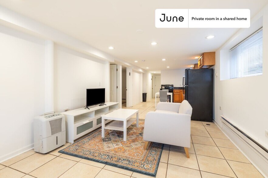 Building Photo - Room in Shared 3 bed/1 bath home