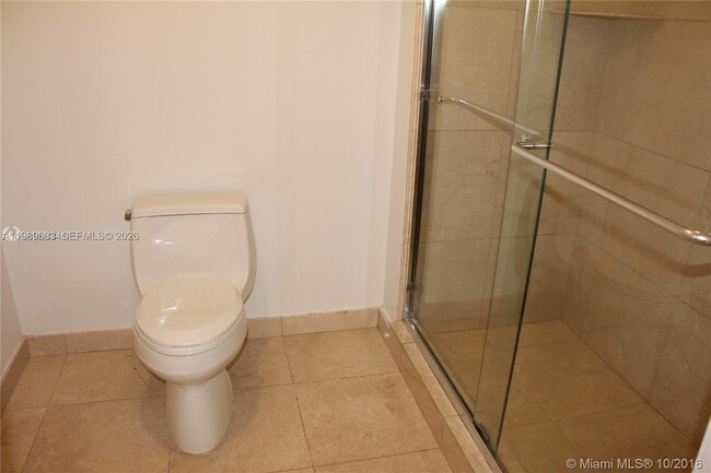 Building Photo - 16275 Collins Ave