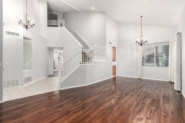 Building Photo - 4 bedoom home with private pool