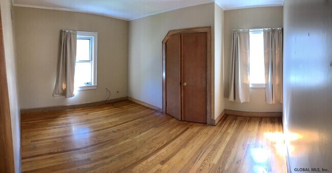 Building Photo - 134 Elm St