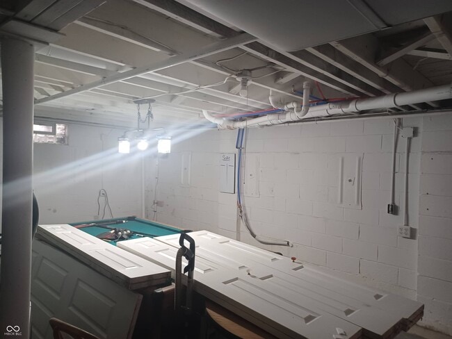 Building Photo - 33 S Post Rd