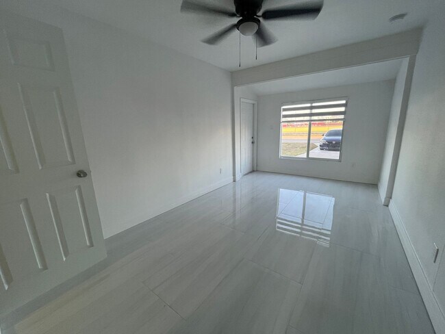 Building Photo - 18113 Cochran Blvd