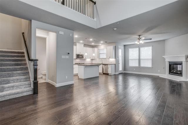 Building Photo - 704 Reeves Ln