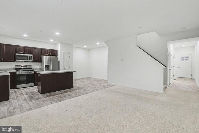 Building Photo - 7867 Oakbrook Dr