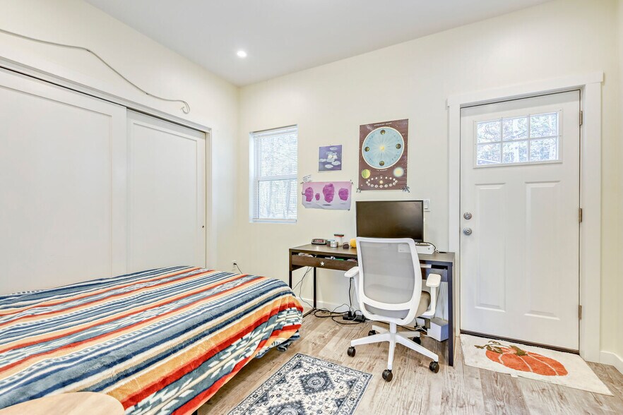 Building Photo - 196 S Caribou St