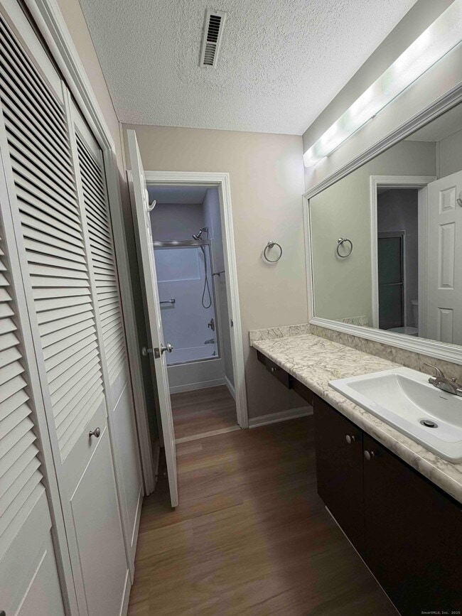 Building Photo - 6 Tunxis Village