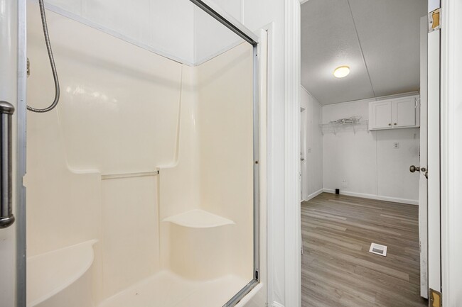 Building Photo - 16330 Hill Country Ct