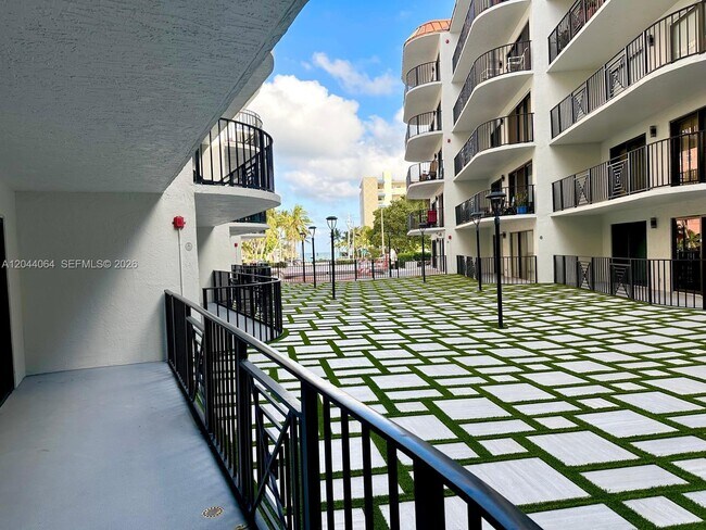 Building Photo - 2029 N Ocean Blvd