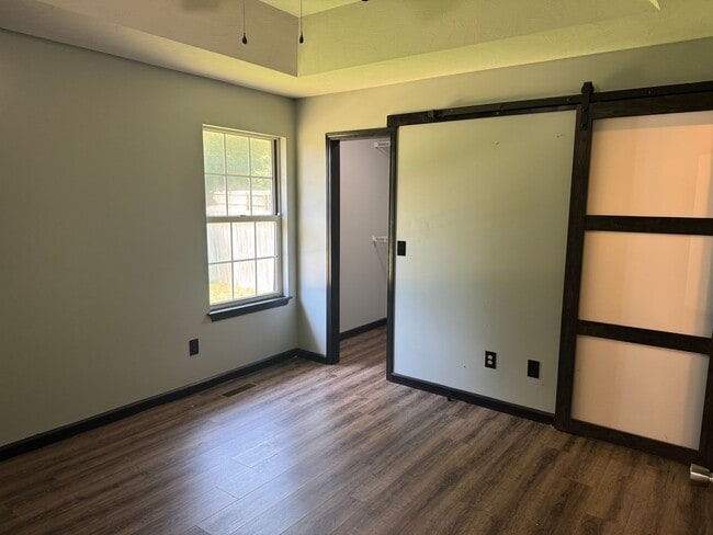 Building Photo - 3 Bedroom | 2 Bathroom | 2 Car garage | La...