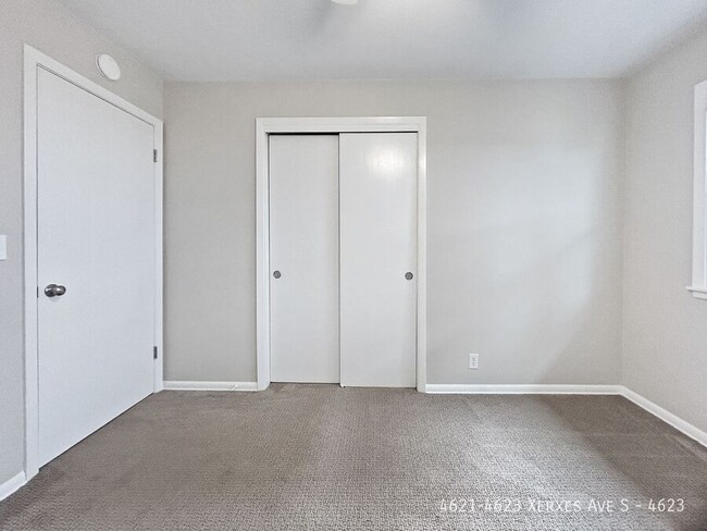 Building Photo - 2br 1ba 1cg ~ Security Deposit Free Altern...