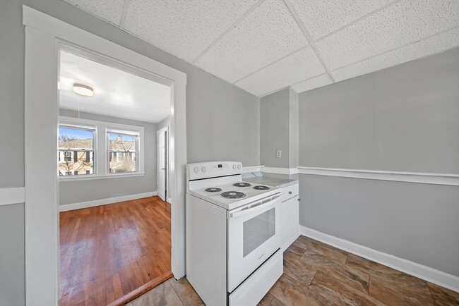 Building Photo - 25 5th Ave