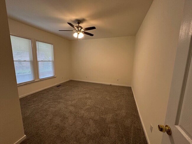Building Photo - Beautiful Apartment with a large yard