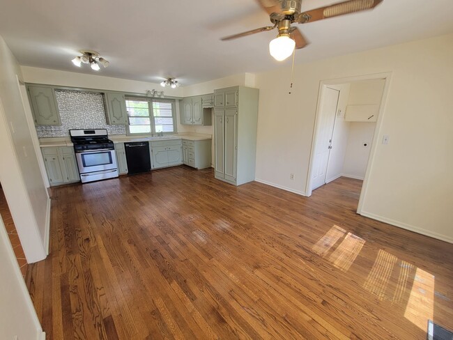 Building Photo - 3 bed in Bethany ready for new tenant!