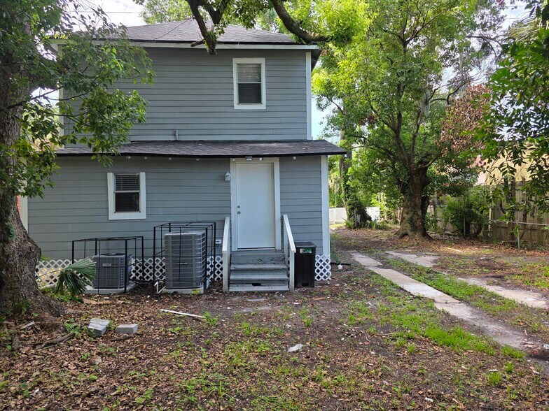 Building Photo - 1285 W 26th St