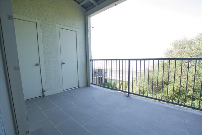 Building Photo - 3840 Far W Blvd