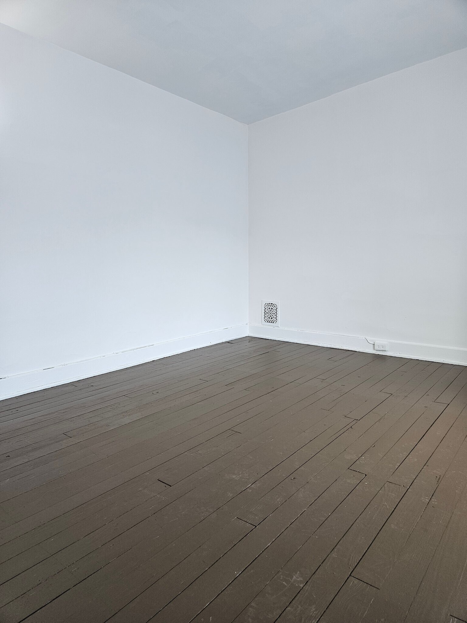 Building Photo - 1121 W Poplar St