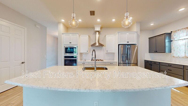 Building Photo - 202 Ashbury St