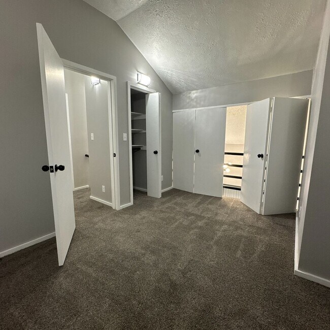 Building Photo - Luxurious 2-Bedroom Apartments with Modern...