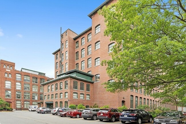 Building Photo - 200 Market St