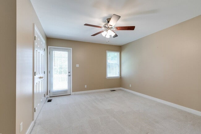 Building Photo - 1913 Castle Glen Dr