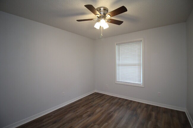 Building Photo - 3BR Home in Southwest Pensacola Near NAS Pensacola with No Carpet, 2-Car Garage & Fenced Yard