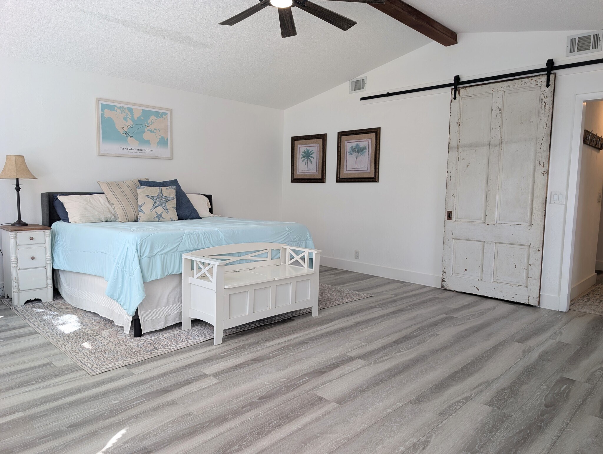 Upstairs bedroom - 4440 Saxon Dr