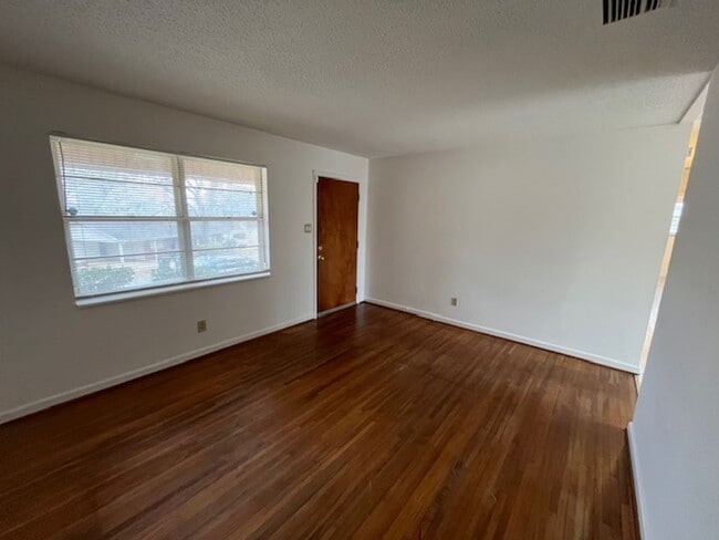 Building Photo - Nice 3 Bedroom 2 Bathroom House in Little Rock, Arkansas