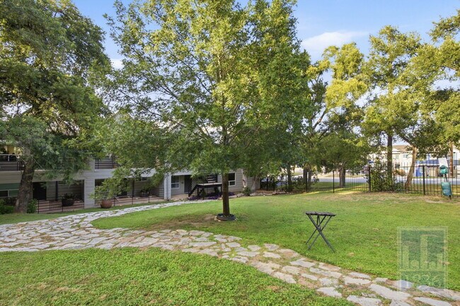 Building Photo - 1514 Parker Ln