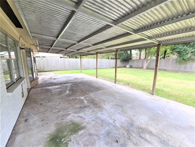 Building Photo - 955 Seagate Ln