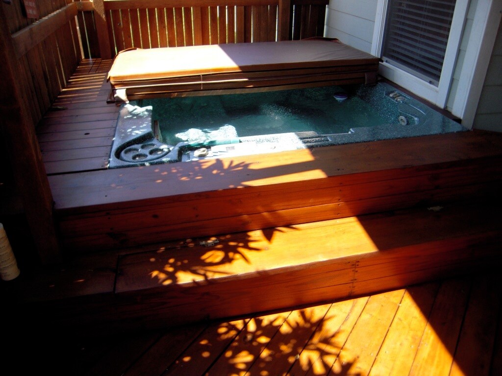 Hot Tub in Backyard - 584 Rockhurst St